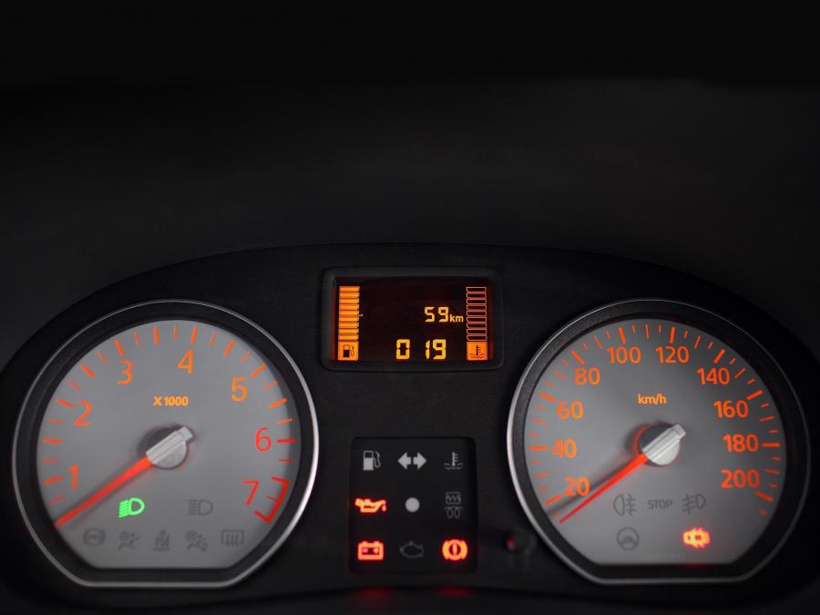  Renault Logan 2009 года  (фото 21 из 53)